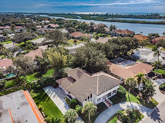 4th image of 265 Harbor House Dr