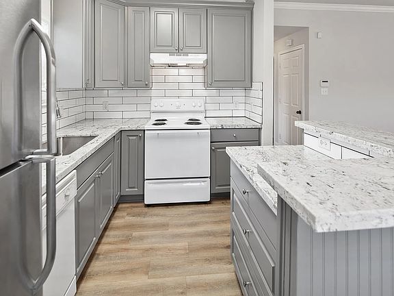 3rd image of 403 Francis Dr