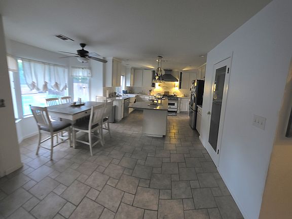 4th image of 870 Kathy Ct