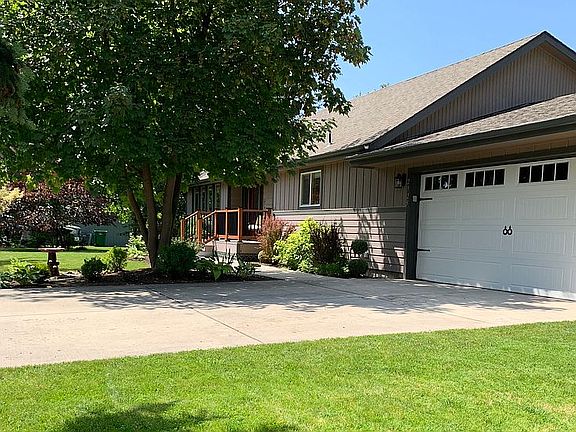 2nd image of 2925 E 62nd Ave