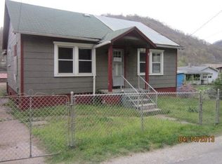 1326 Fayette Pike W, Montgomery, WV 25136