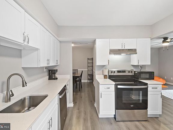 4th image of 325 Oakway Ct