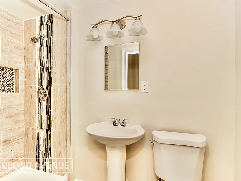912 S 16th St — Photo 14