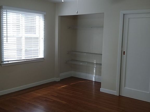 5th image of 2727 I St APT 01