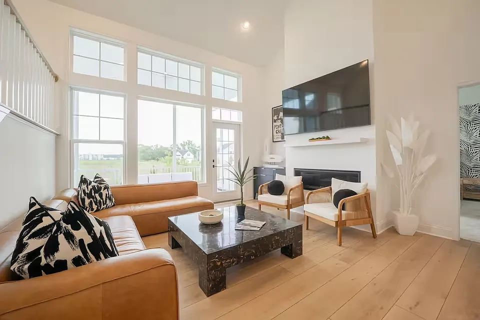 6 bed, 3.5 bath, 3065 sqft, $3,800 — Photo 3