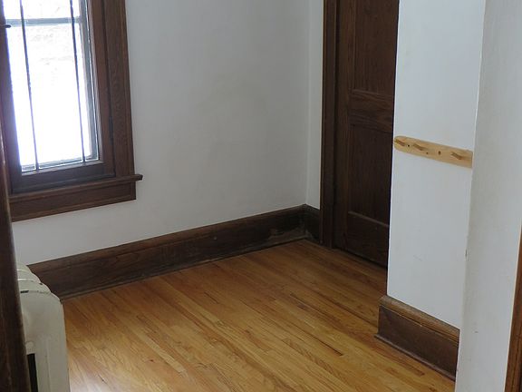 3rd image of 2142 Lincoln Ave