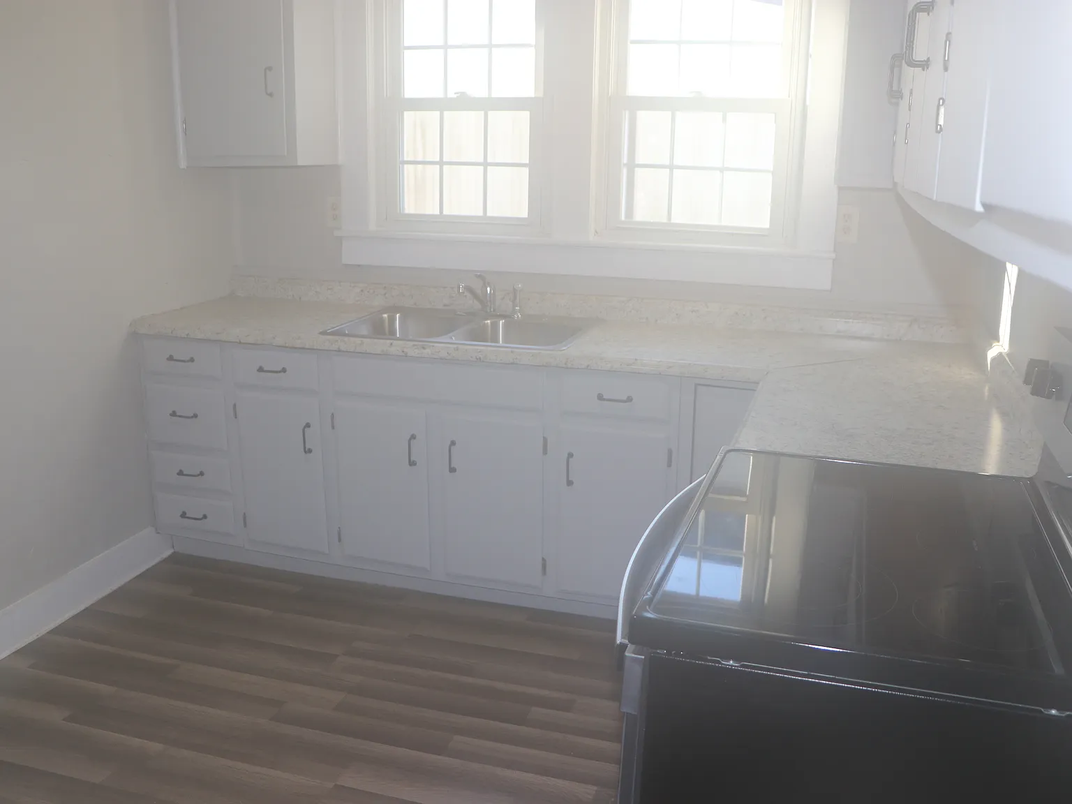 3 bed, 874 sqft, $1,350 — Photo 2