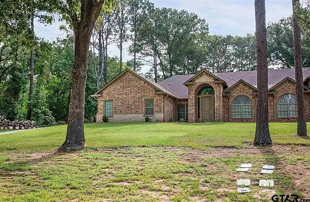 3 bed, 1966 sqft, $2,200 — Photo 1