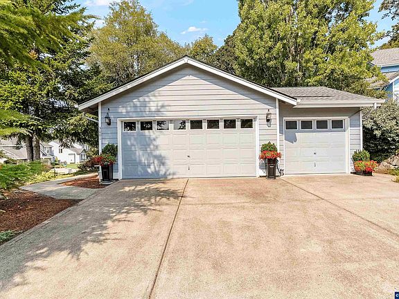 2nd image of 3001 Maplewood Ct