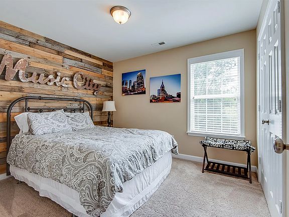 4th image of 14 Twin Oaks Dr