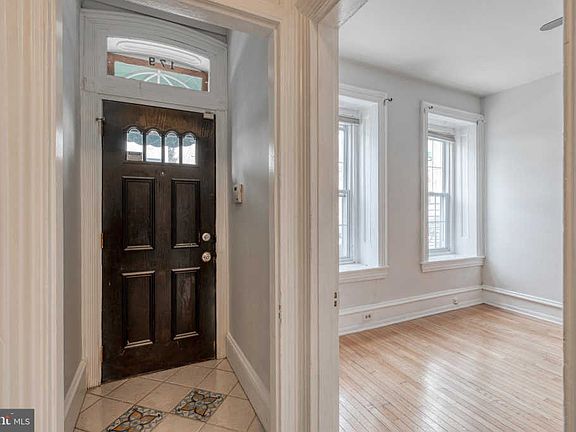 4th image of 179 Dupont St