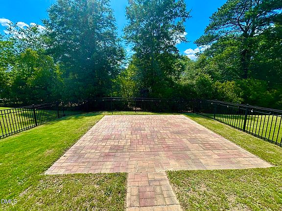 3rd image of 553 Barneswyck Dr
