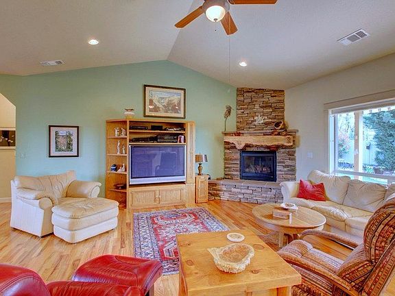 5th image of 18 Greenmoor Dr
