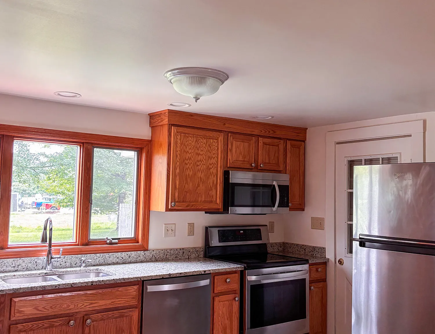 4 bed, 1684 sqft, $3,950 — Photo 2