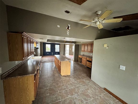 4th image of 3025 Pine Ave