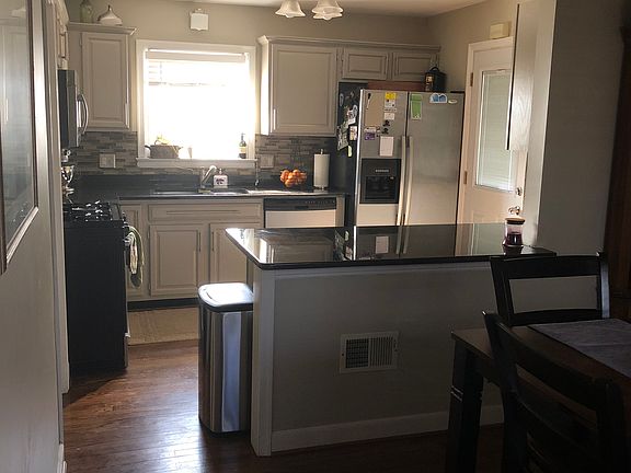 4th image of 1107 W 76th St
