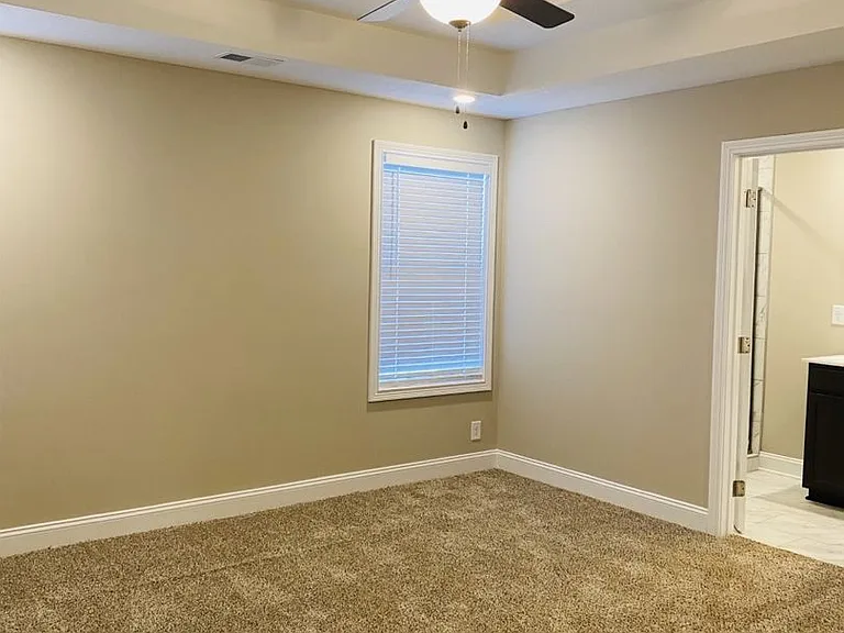 1033 Whitney Dr — Photo 18