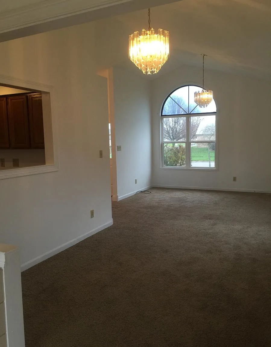 3 bed, 1600 sqft, $1,995 — Photo 4