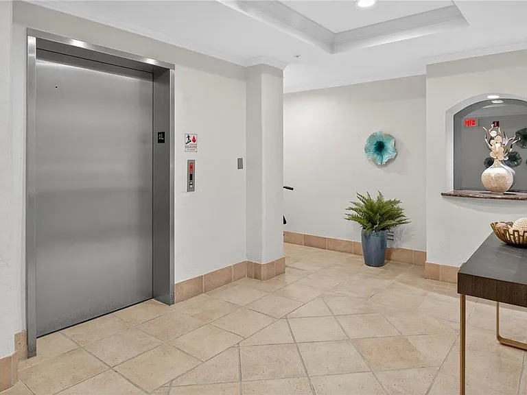 5430 Eagles Point Cir #202 — Photo 32
