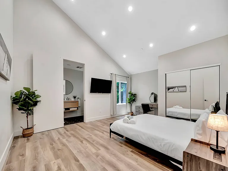 6747 Colgate Ave — Photo 39