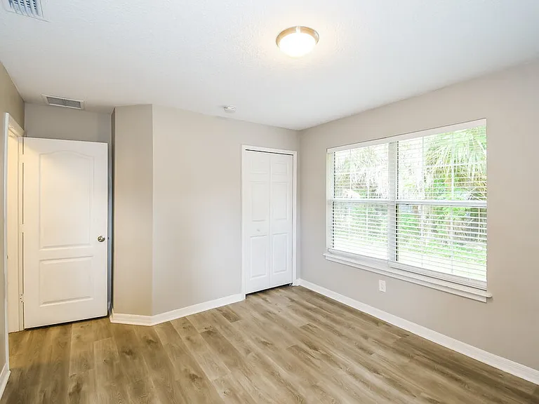 213 Park Ave — Photo 12