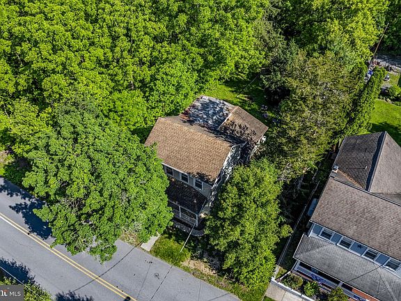 3rd image of 123 W Main St