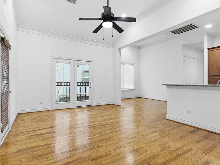 1303 Sherwood Point Ln — Photo 14