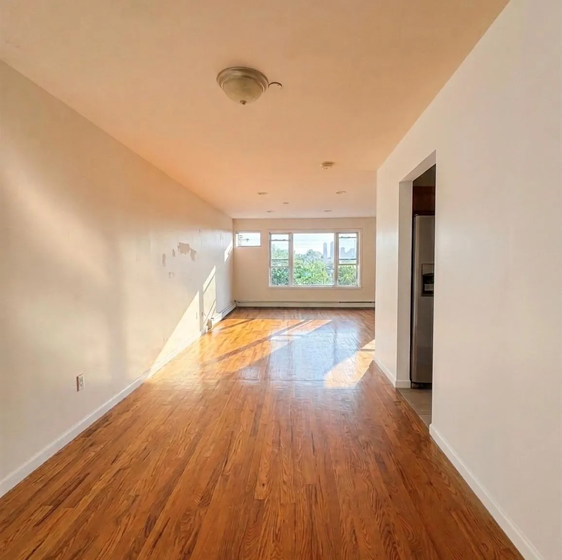 3 bed, 1.0 bath, 2174 sqft, $3,700 — Photo 4