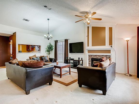 2nd image of 2720 Creekwood Ln