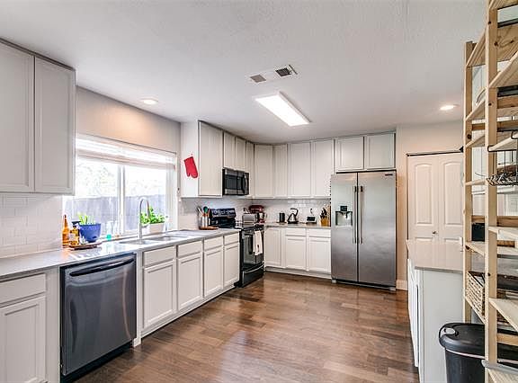 4th image of 1038 Medio Dr