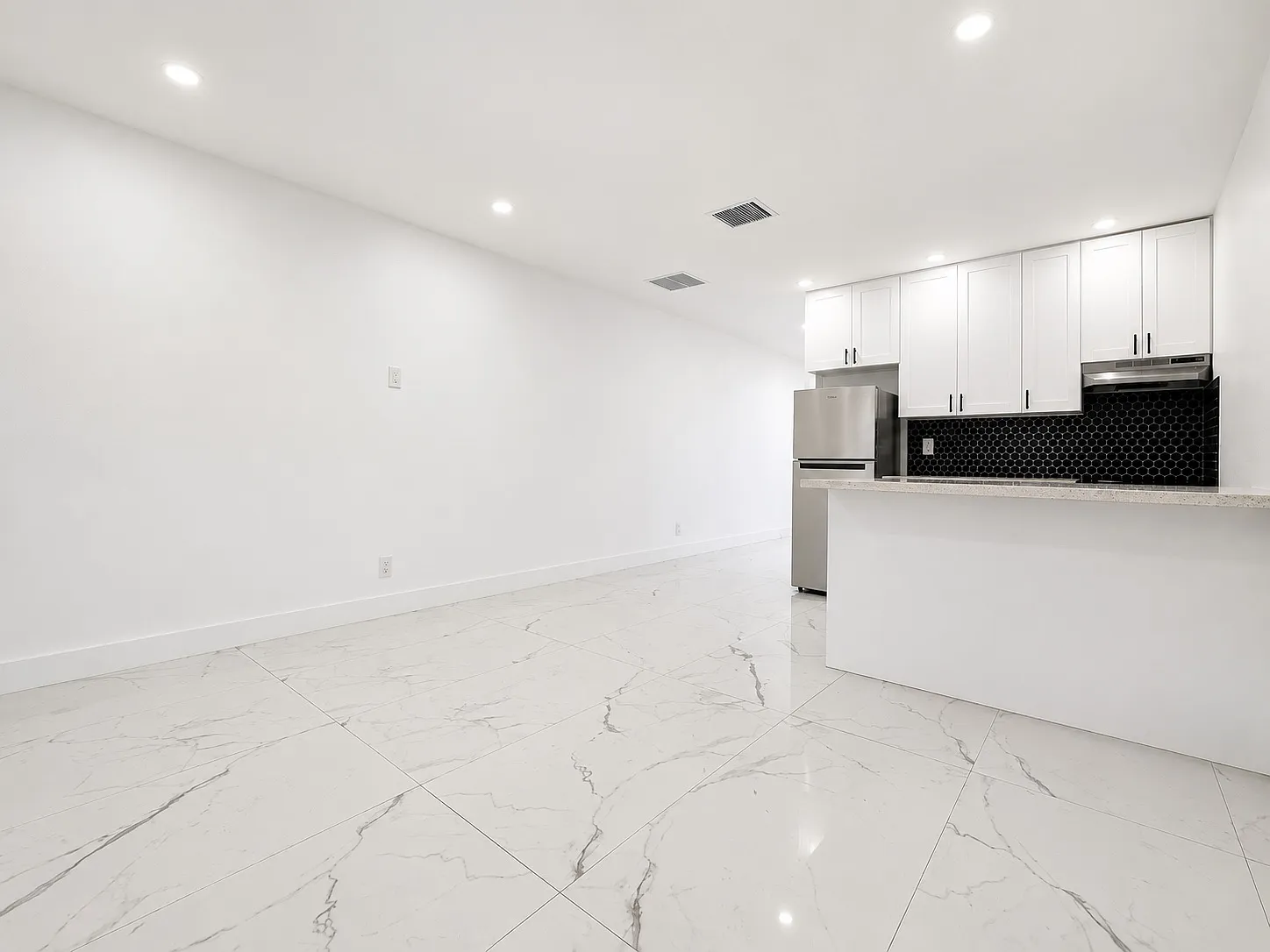 1112-1114 NE 2nd Ct — Photo 3