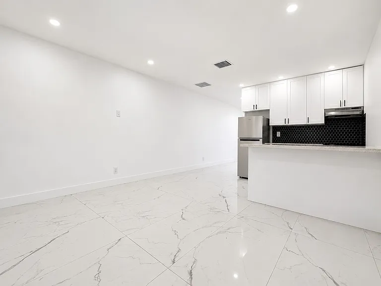 1112-1114 NE 2nd Ct — Photo 3