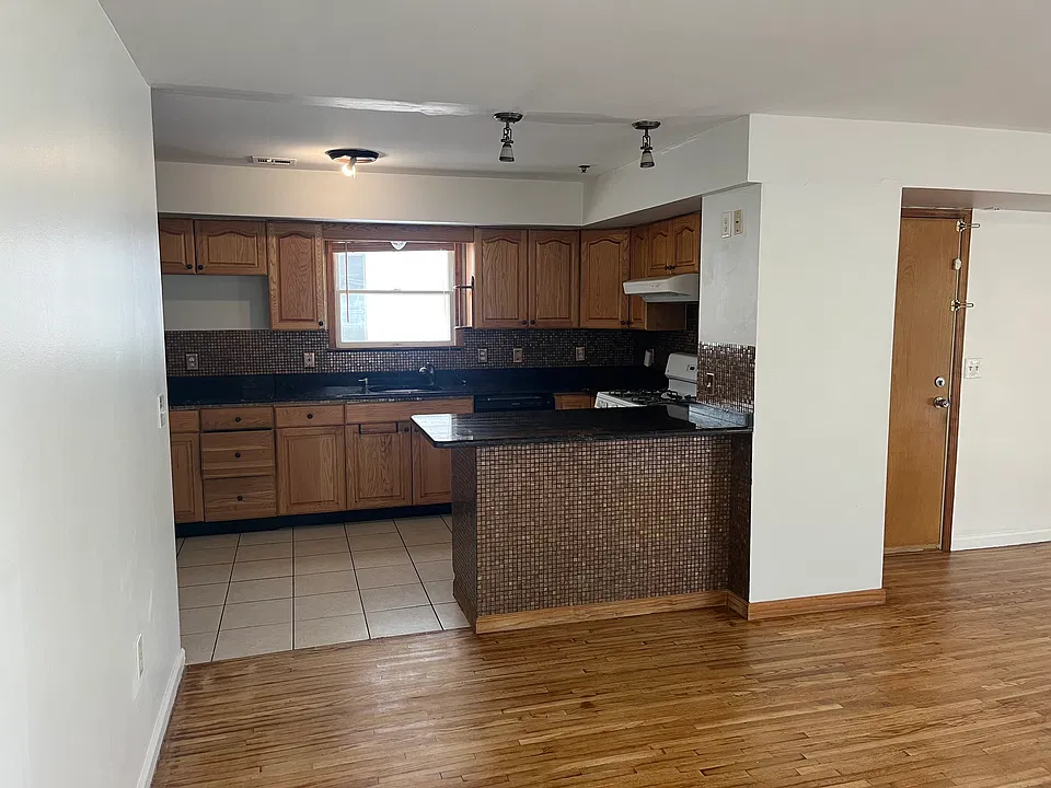 Kitchen: View 1