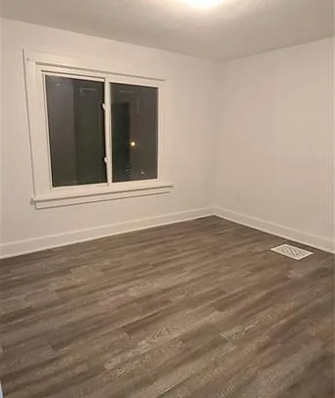 139 S Maple St — Photo 4