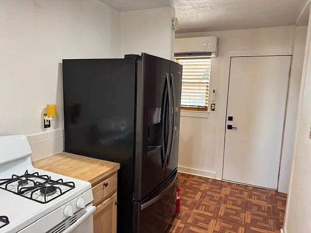 206 W 5th St — Photo 12