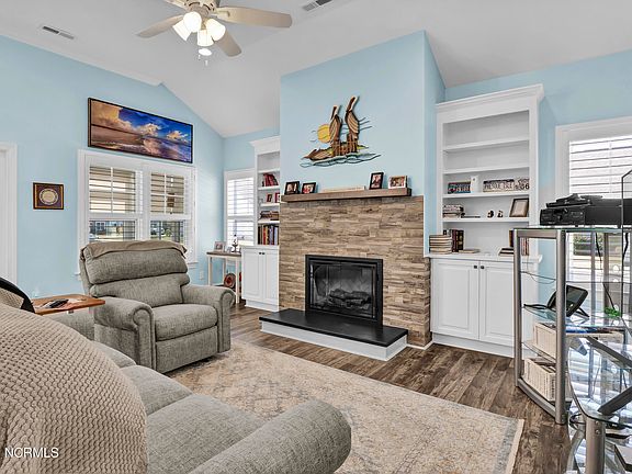 5th image of 128 Helmsman Drive
