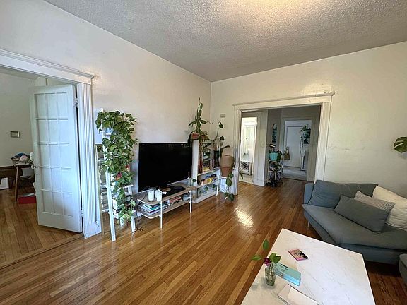 3rd image of 35 Mount Hood Rd #18