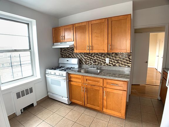 4th image of 14463 35th Ave APT 4L