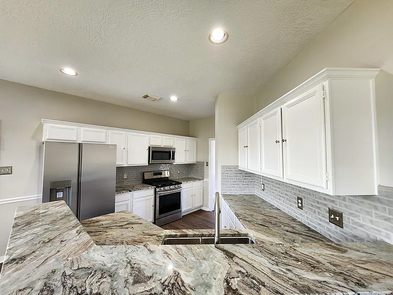 2412 N Mission Cir — Photo 8
