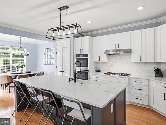 3rd image of 8114 Winding Ross Way