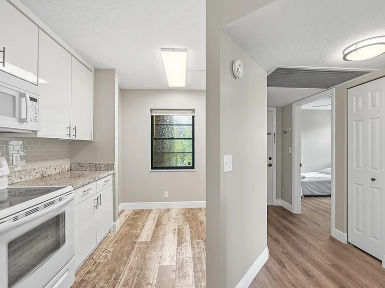 10401 W Broward Blvd #401 — Photo 9