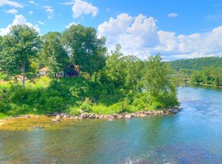 6890 River Front Dr, Radford, VA 24141