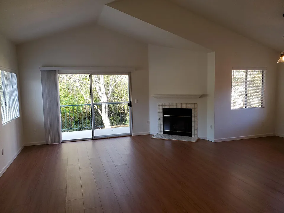 11353 Avenida De Los Lobos #G