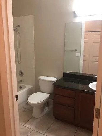 3 bed, 2.5 bath, 1868 sqft, $2,395 — Photo 2