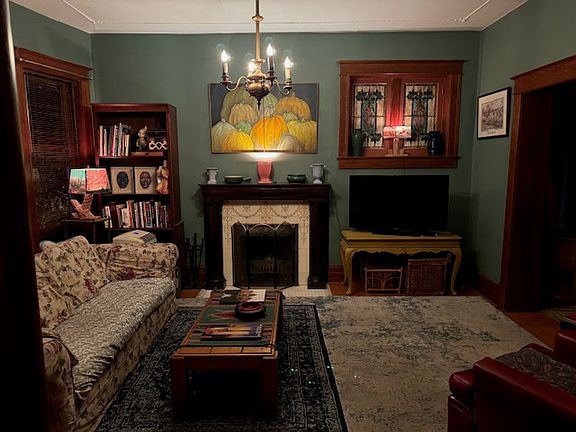 4th image of 321 N East St S #321