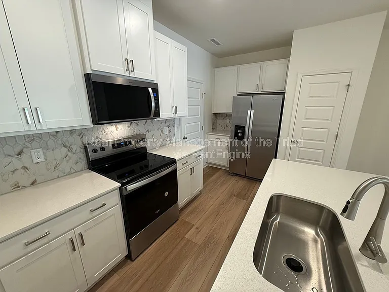 112 Parker Ln — Photo 4