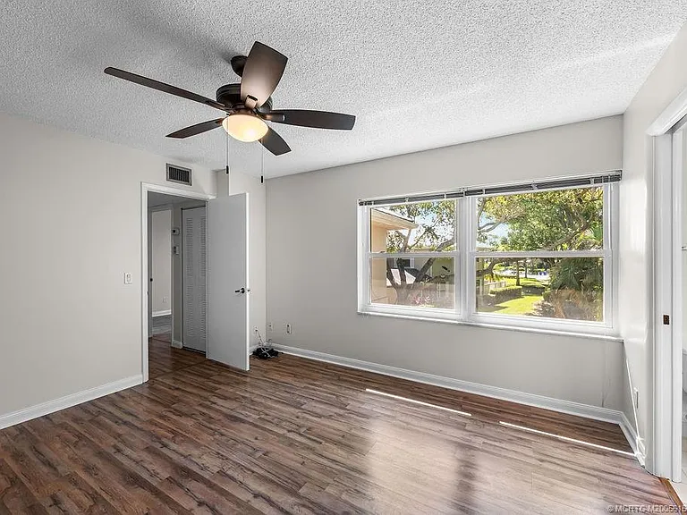2905 SW Lakemont Pl #2905 — Photo 33