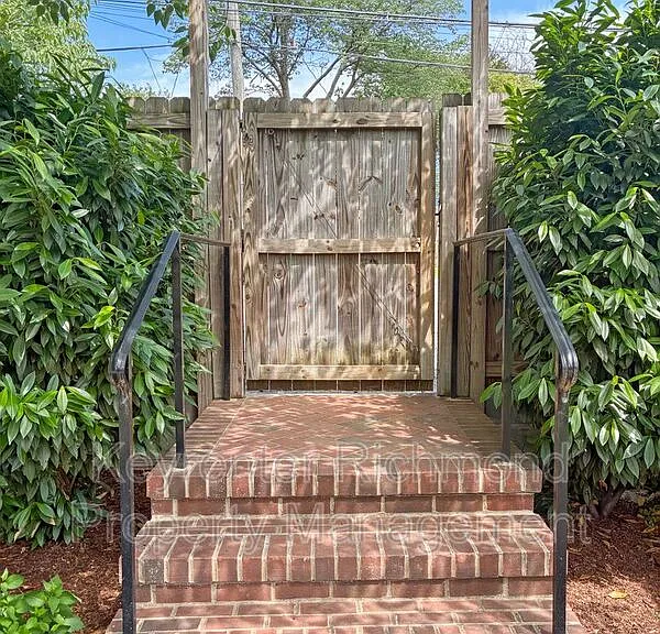 615 S Laurel St — Photo 27