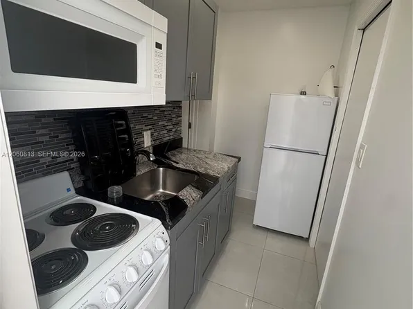 2400 Casablanca Dr #A, Hollywood, FL 33023
