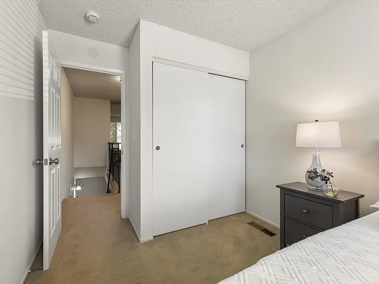 1811 Queen Victoria Way — Photo 15